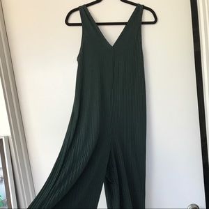 Adorable Zara emerald green jumpsuit w/ flare leg